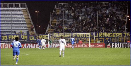 Striscione BOYS esposto in EMPOLI-PARMA del 13-01-2007: '30 anni da Ultras. Auguri fratelli RANGERS 76'