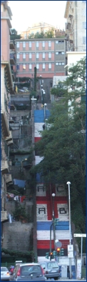 Lunga scalinata nel quartiere Marassi, interamente dipinta nei colori blucerchiati