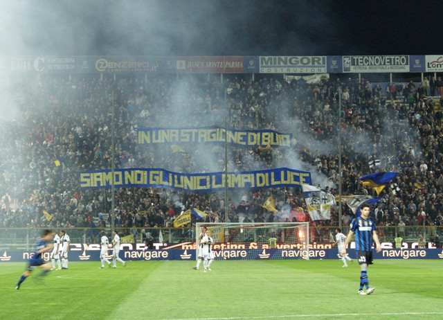 Parma - Inter: striscione ad inizio gara
