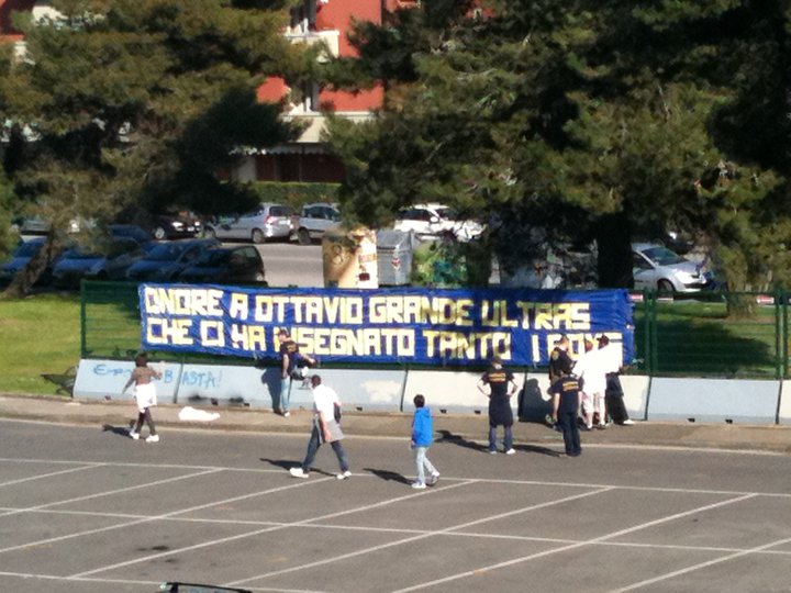 Empoli - Padova 10/11: noi appendiamo fuori dallo stadio, uno striscione di solidarietà per Ottavio recentemente diffidato.