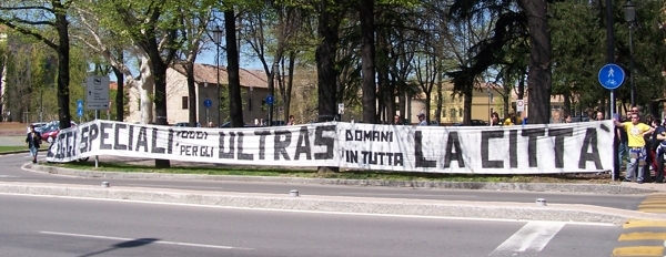 Striscione esposto in: Parma-Livorno 06/07
