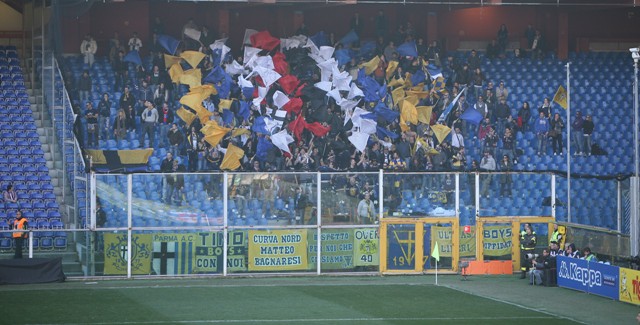 Sampdoria - Parma: coreografia con bandierine gialloblucerchiate.
