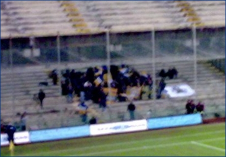 Salernitana-PARMA, 28-11-2008. Ultras e tifosi giallobl nel settore ospiti