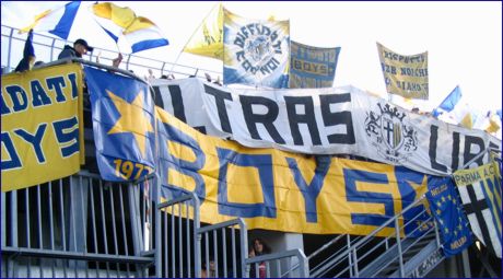 BOYS a Livorno. Viene issato lo Striscione 'Ultras Liberi'