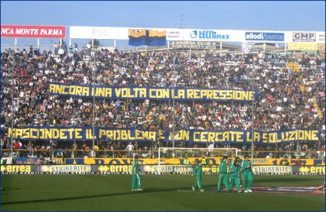 BOYS, Curva Nord di Parma. Striscione: 'Ancora una volta con la repressione. Nascondete il problema e non cercate la soluzione'