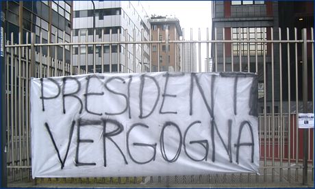 BOYS PARMA a Milano. Fuori dalla Lega Calcio lo striscione: 'Presidenti vergogna'