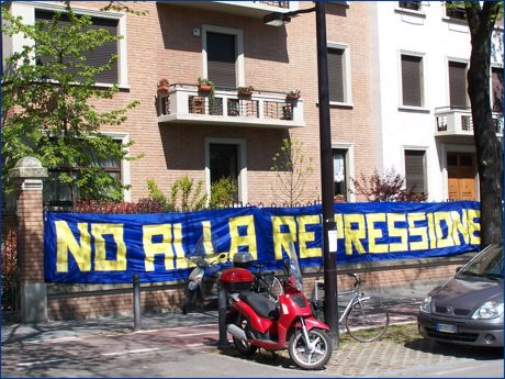 Via Torelli, zona stadio Tardini. Striscione BOYS: 'No alla repressione'