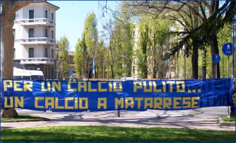 P.le Risorgimento, zona stadio Tardini. Striscione BOYS: 'Per un calcio pulito: un calcio a Matarrese'