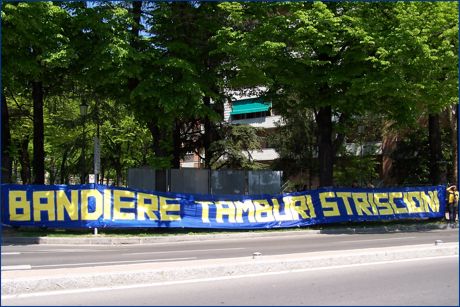 Viale partigiani, zona stadio Tardini. Striscione BOYS: 'Bandiere, tamburi, striscioni. Perché vietarci queste emozioni?'