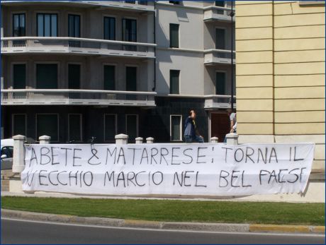 Petitot di P.le Risorgimento, zona stadio Tardini. Striscione BOYS: 'Abete & Matarrese: torna il vecchio marcio nel Bel Paese'
