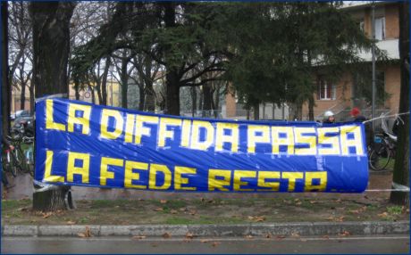 V.le Partigiani (zona stadio Tardini di Parma), striscione BOYS: 'La diffida passa, la fede resta'