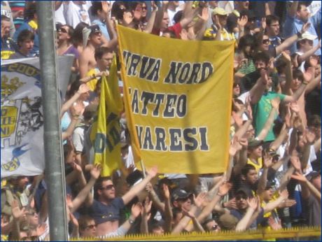 BOYS, Curva Nord di Parma. Striscione (su due aste): 'Curva Nord Matteo Bagnaresi'