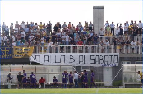 Striscione BOYS in gradinata: 'No alla B al sabato'