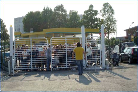 Ultras e tifosi gialloblù a Collecchio, fermati all'ingresso del centro sportivo