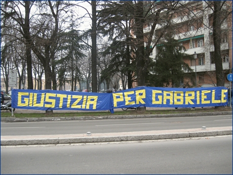 Striscione BOYS in v.le Partigiani: ''Giustizia per Gabriele''