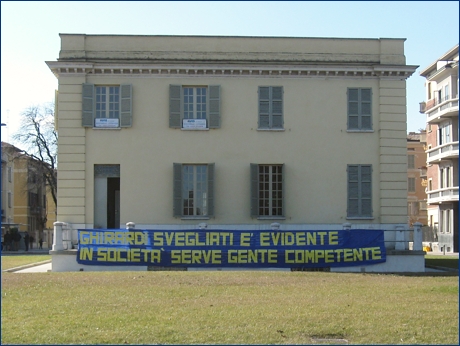 Striscione BOYS in p.le Risorgimento: ''Ghirardi svegliati è evidente in società serve gente competente''