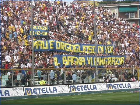 BOYS, Curva Nord Matteo Bagnaresi di Parma. Striscioni: ''Piacenza 20-12-08. Mau è orgoglioso di voi. Il Bagna vi ringrazia''