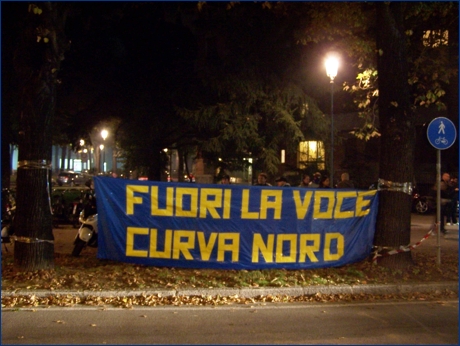 Striscione BOYS in viale Partigiani: ''Fuori la voce Curva Nord''