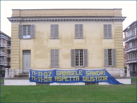Striscione BOYS al Petitot di p.le Risorgimento: ''11-11-07 - 11-11-09 Gabriele Sandri aspetta giustizia''