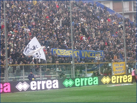 BOYS, Curva Nord di Parma. Striscione: ''Dobbiamo vincere''