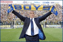 27-05-2007, Parma-Empoli. Ranieri alza al cielo la sciarpa dei BOYS PARMA.