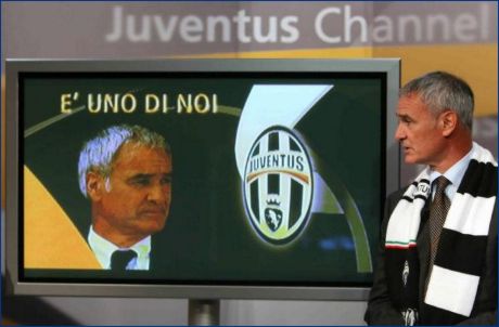 Ranieri con sciarpa bianconera al collo, mentre 'Juventus Channel' intitola: 'E' uno di noi'