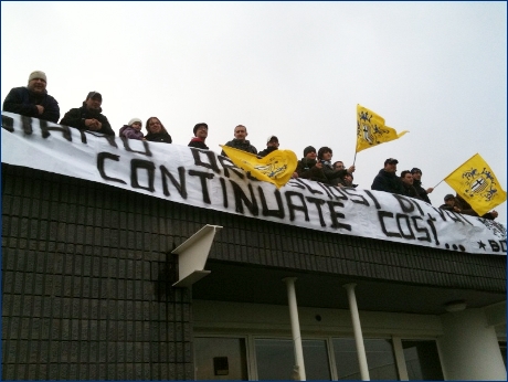 28-11-2009 BOYS al Centro Sportivo di Collecchio. Striscione: ''Siamo orgogliosi di voi, continuate cos... BOYS''