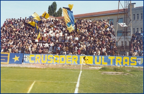 Lo striscione 'Crusader ultras' al suo esordio, al Tardini il 22 aprile 1979