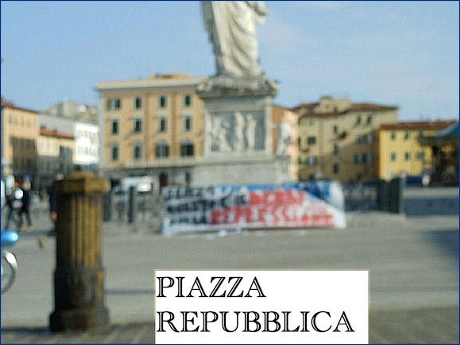 Striscione della Curva Nord di Pisa a Livorno (piazza Repubblica): ''Senza tifosi e colore questo  il derby della repressione''