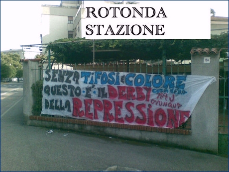 Striscione della Curva Nord di Pisa a Livorno (rotonda Stazione): ''Senza tifosi e colore questo  il derby della repressione''