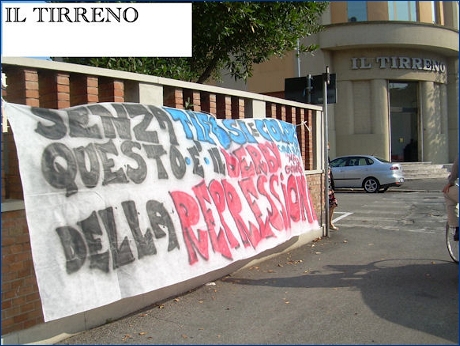 Striscione della Curva Nord di Pisa a Livorno (sede Il Tirreno): ''Senza tifosi e colore questo  il derby della repressione''
