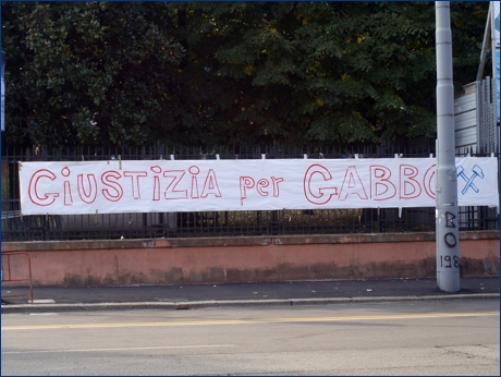 Striscione degli ultras della Curva Andrea Costa di Bologna: ''Giustizia per Gabbo''