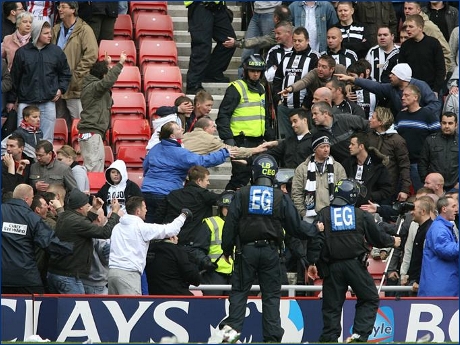 25-10-2008 Sunderland-Newcastle, incidenti tra tifosi