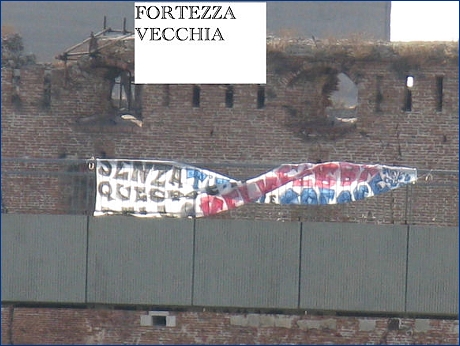Striscione della Curva Nord di Pisa a Livorno (Fortezza Vecchia): ''Senza tifosi e colore questo  il derby della repressione''