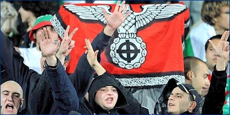 11-10-2008 Bulgaria-Italia. Bandiera e saluti nazisti in Curva bulgara