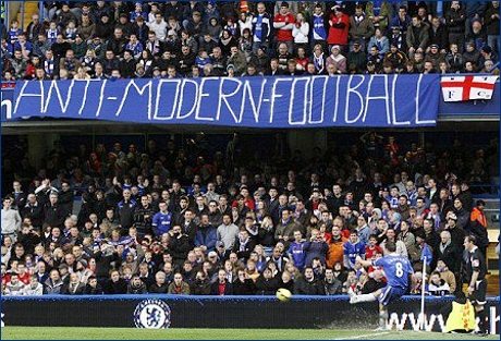 25-01-2009 Stamford Bridge, Chelsea-Ipswich. Striscione dei tifosi dell'Ipswich: ''Anti-modern football''
