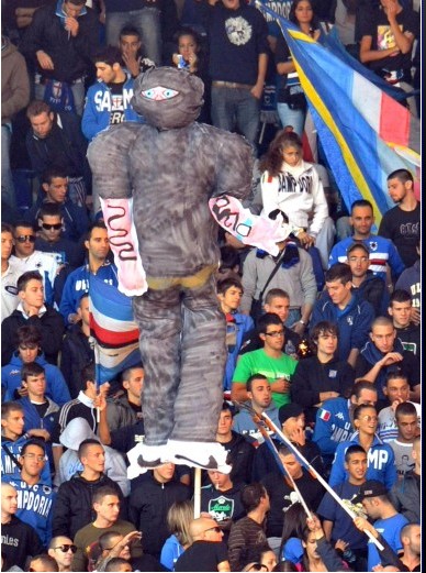 Il pupazzo Ivan in Samp-Fiorentina