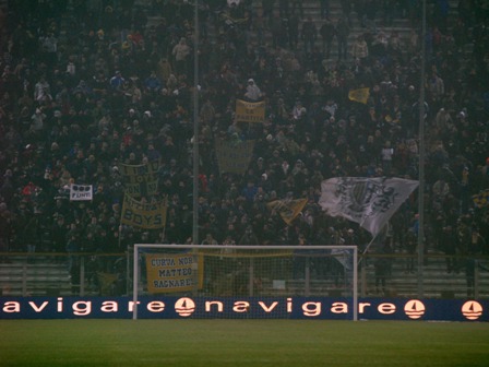 Parma-Lecce: i nostri stendardi in Curva Nord.