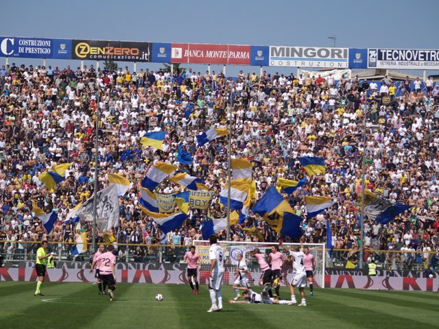 Parma - Palermo: bandiere in Curva Nord.