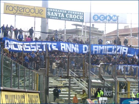 Striscione doriano celebra il gemellaggio: 'Diciassette anni di amicizia...'