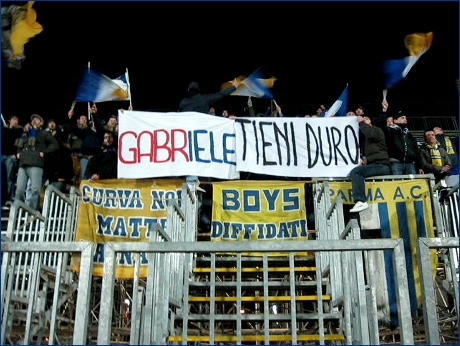 BOYS PARMA 1977 a Frosinone per Frosinone-PARMA. Striscione: ''Gabriele tieni duro''