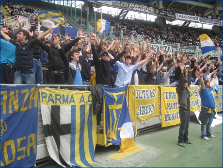 BOYS PARMA 1977 all'Olimpico di Torino per Juventus-PARMA. Mani alzate