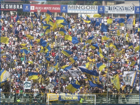 BOYS, curva nord di Parma. Il nostro tifo. Bandiere