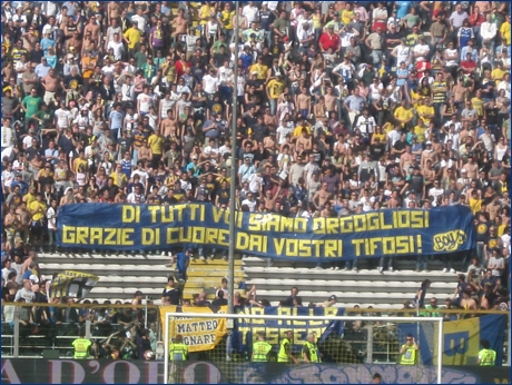 BOYS, curva nord di Parma. Striscione: ''Di tutti voi siamo orgogliosi. Grazie di cuore dai vostri tifosi! Boys''