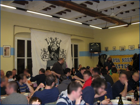 Cena di fine anno dei BOYS PARMA 1977. Tavolata tra gli striscioni