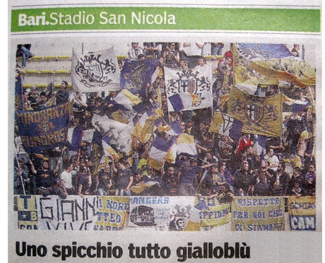 Tifo giallobl a Bari. Foto della Gazzetta di Parma