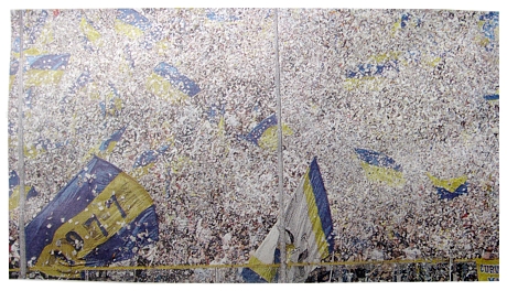 Coreografia: coriandolata della Nord all'ingresso dei crociati contro il Pisa. Foto della Gazzetta di Parma
