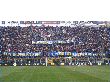 Striscioni BOYS in Curva Nord di Parma: ''In memoria di chi non c' pi, continuare a tifare  il modo migliore per ricordare''