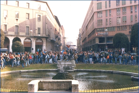 Bologna, 30-11-1986. Il corteo dei BOYS PARMA a piazza dei Martiri