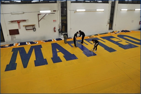 Coreografia per il Bagna. BOYS al lavoro